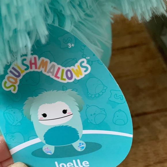 Yeti - Squishmallows - Joelle - 11 inch - Picture 3 of 3